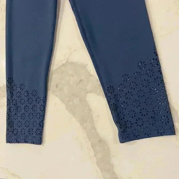 Aeropostale Laser Cut Floral Cropped Yoga Leggings Blue Activewear Women's Small - Picture 2 of 5